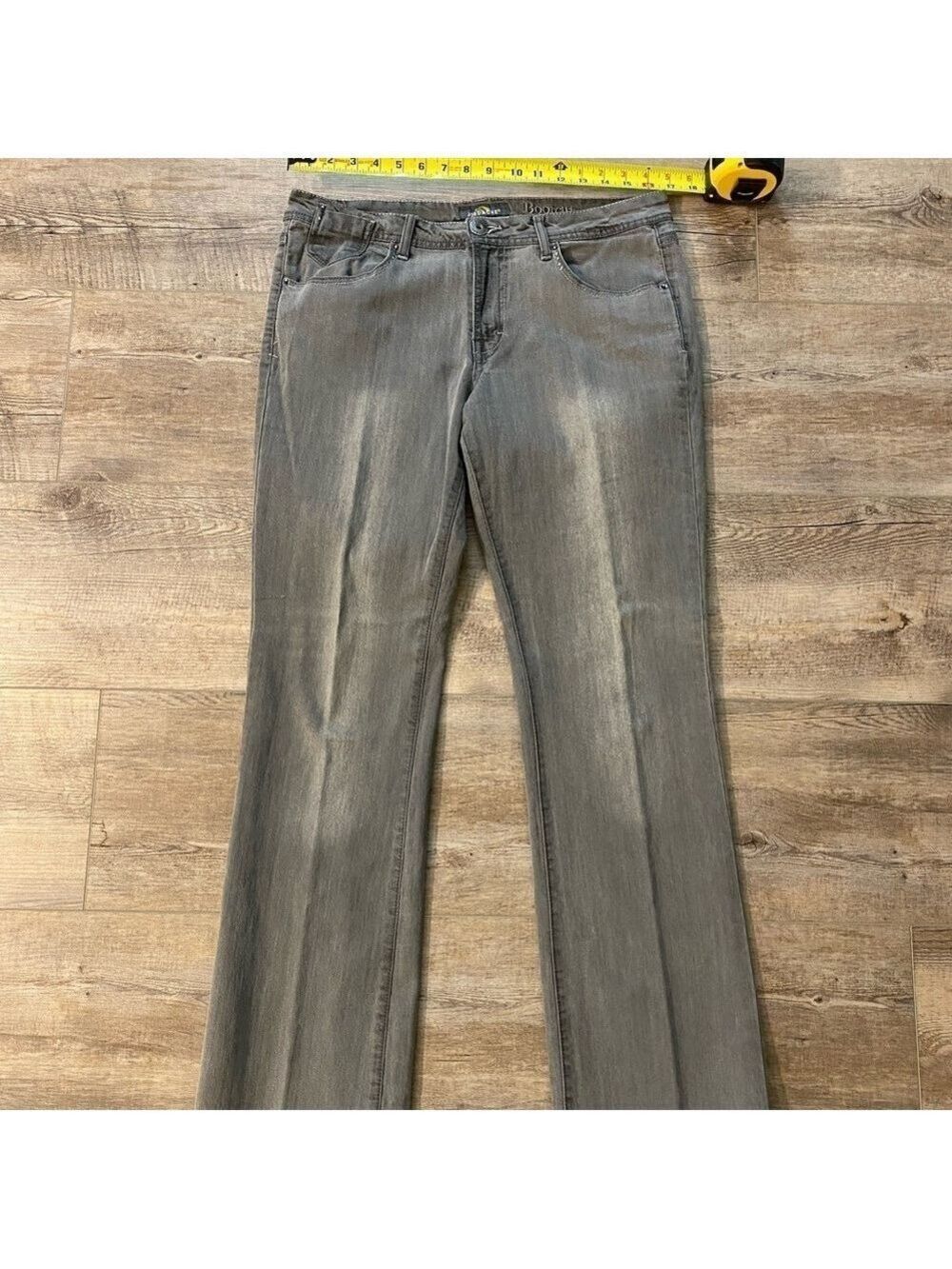 JORDACHE Gryden Ladies Bootcut jeans Size 12.  Embellished back pockets
